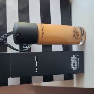 MAC Matchmaster SPF 15 Foundation